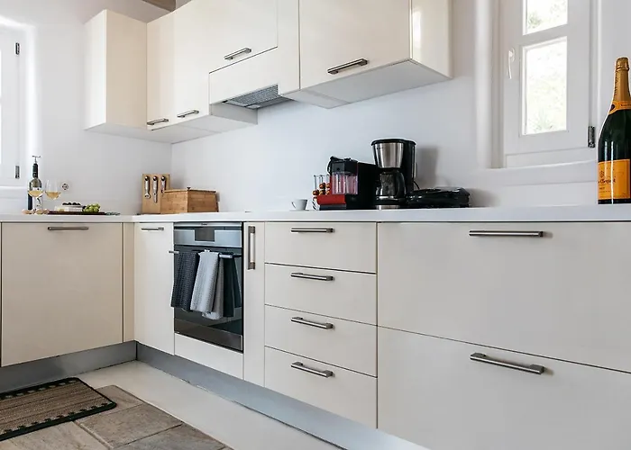 Diana Mykonos * Agios Ioannis Diakoftis