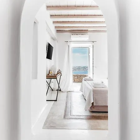 Diana Mykonos Agios Ioannis Diakoftis